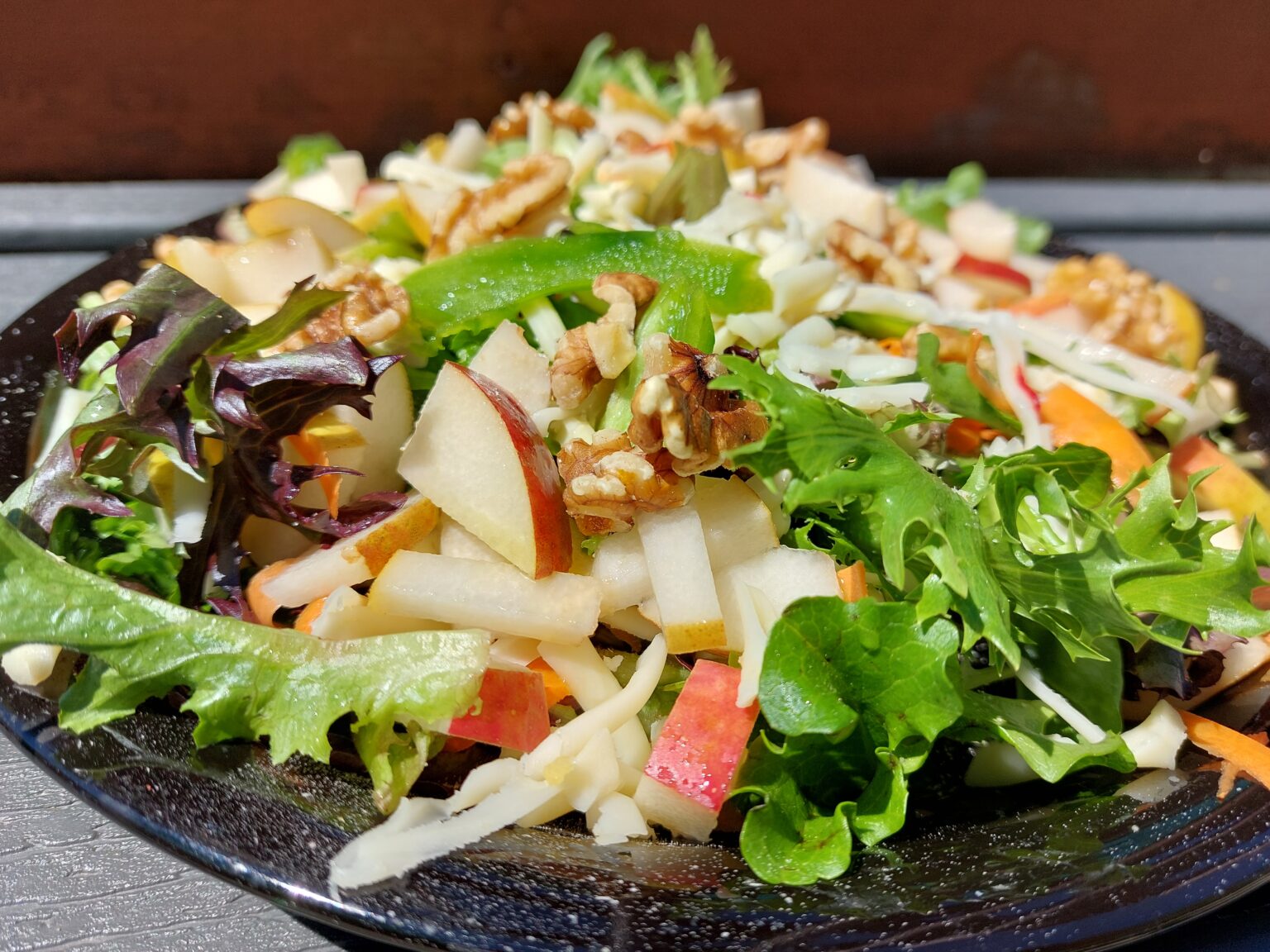 Simple Pear & Pepper Salad - Mysty Pfeffer